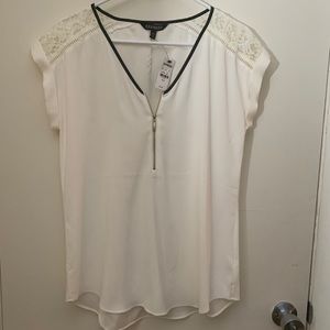 White & Black Blouse. Women’s Size M. BRAND NEW.